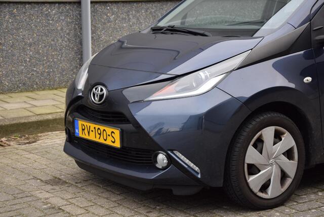 Toyota AYGO 1.0 VVT-i x-play | Cruise control | Volledig onderhouden | Bluetooth |