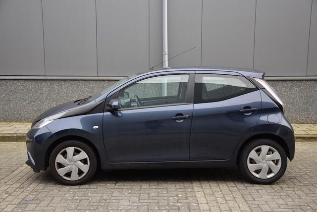 Toyota AYGO 1.0 VVT-i x-play | Cruise control | Volledig onderhouden | Bluetooth |