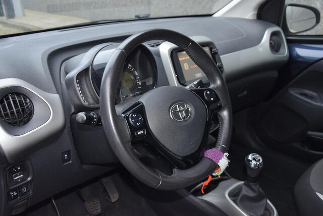 Toyota AYGO 1.0 VVT-i x-play | Cruise control | Volledig onderhouden | Bluetooth |