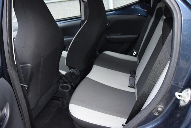 Toyota AYGO 1.0 VVT-i x-play | Cruise control | Volledig onderhouden | Bluetooth |