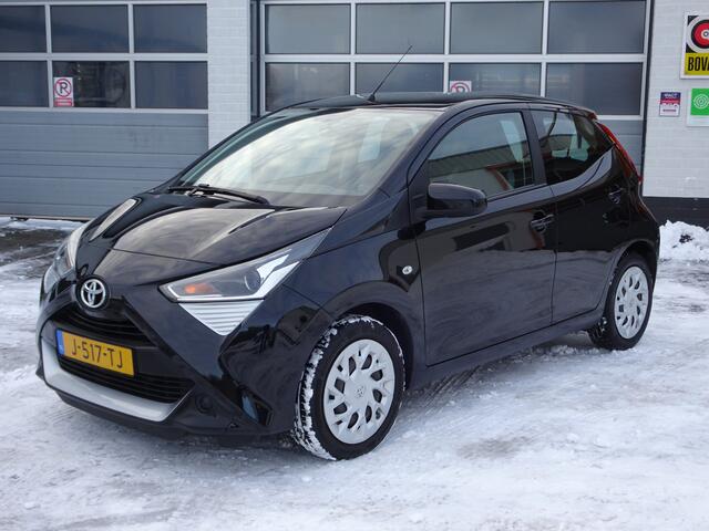 Toyota AYGO 1.0 VVT-i x-play Airco, achteruitrij camera, elektrische ramen, centrale vergrendeling, apple carplay, android auto, enz.