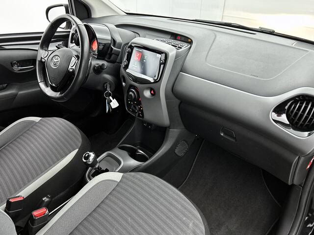 Toyota AYGO 1.0 VVT-i x-play Automaat | Premium uitvoering | | Parkeersensoren voor en achter |