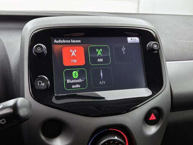 Toyota AYGO 1.0 VVT-i x-play Automaat | Premium uitvoering | | Parkeersensoren voor en achter |