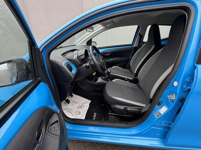 Toyota AYGO 1.0 VVT-i x-play / Airco / Apple Carplay & Android Auto / Achteruitrijcamera / Elektrische Ramen Voor /