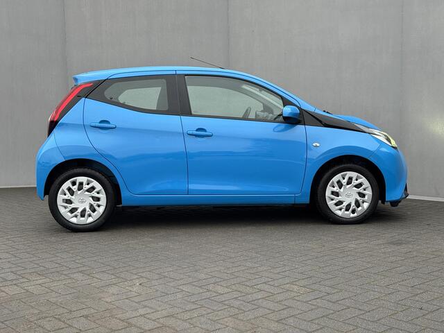 Toyota AYGO 1.0 VVT-i x-play / Airco / Apple Carplay & Android Auto / Achteruitrijcamera / Elektrische Ramen Voor /