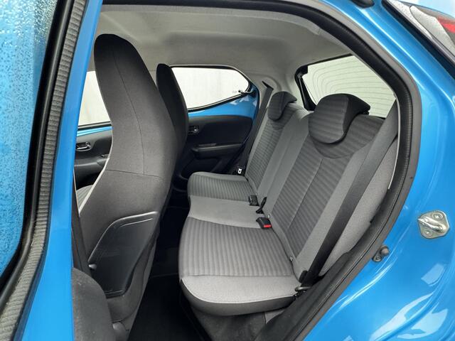 Toyota AYGO 1.0 VVT-i x-play / Airco / Apple Carplay & Android Auto / Achteruitrijcamera / Elektrische Ramen Voor /
