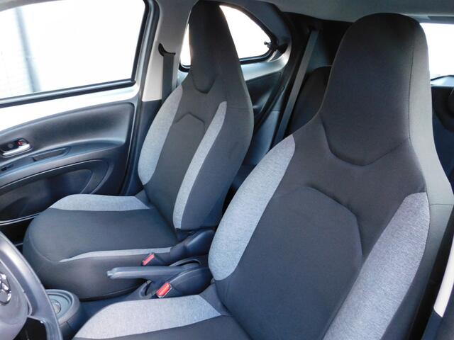 Toyota AYGO X 1.0 VVT-i S-CVT Play 1e EIGENAAR! DEALER ONDERHOUDEN! CARPLAY/ANDROID! CRUISE! AIRCO! BLUETOOTH!
