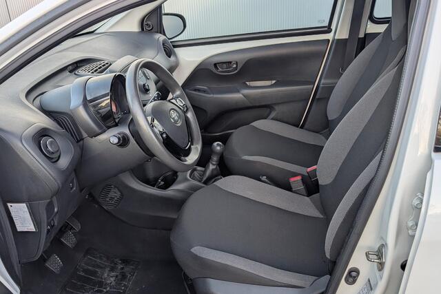 Toyota AYGO 1.0 VVT-i x-fun NL-auto, boekjes compleet, airconditioning, uitstelbare zijruiten achter, start/stop systeem, centrale deurvergrendeling