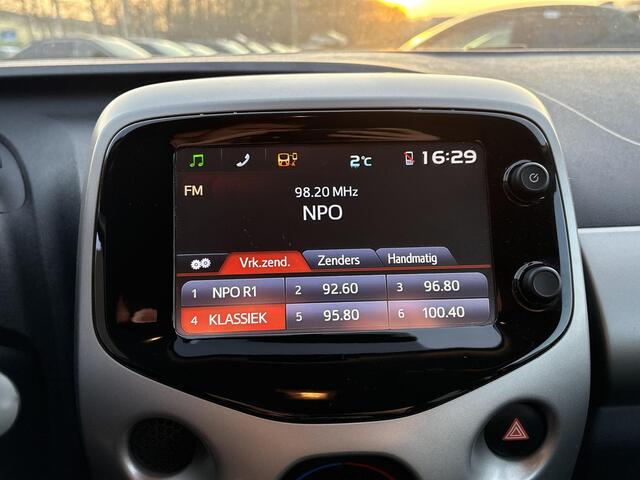 Toyota AYGO 1.0 VVT-i x-play **TREKHAAK/ CRUISE CONTROL/ ALL SEASON BANDEN/ GARANTIE**