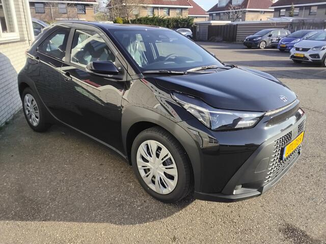 Toyota AYGO X Hybrid 115 play Direct leverbaar