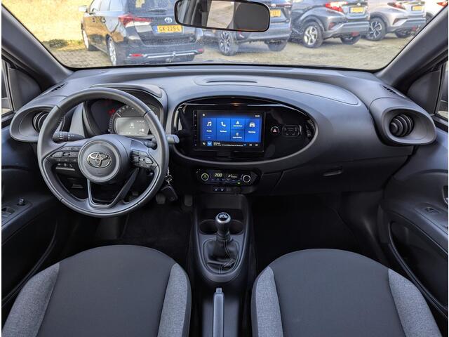 Toyota AYGO X 1.0 VVT-i MT first | Stoelverwarming | Climate Control | Camera | Led | ACC | Licht- regensensor