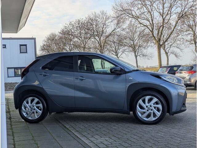 Toyota AYGO X 1.0 VVT-i MT first | Stoelverwarming | Climate Control | Camera | Led | ACC | Licht- regensensor