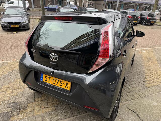 Toyota AYGO 1.0 VVT-i x-fun 70548KM! NAP | Airco | Bluetooth | LED dagrijverlichting | Lichtmetalen Velgen |