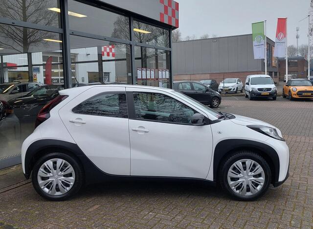 Toyota AYGO X 1.0 VVT-i MT Play | Apple Carplay | Cruise Control