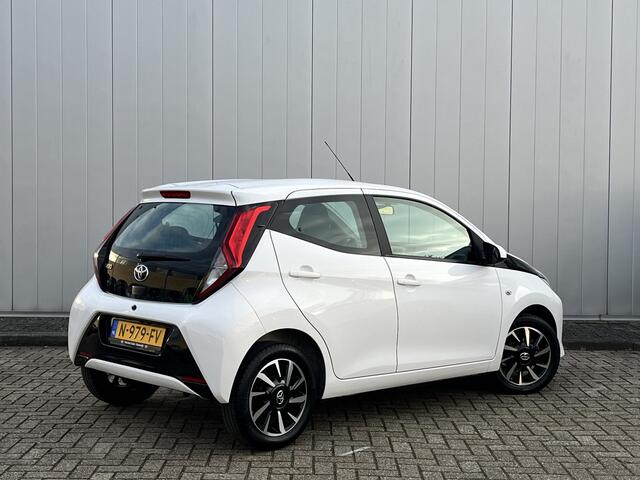 Toyota AYGO 1.0 VVT-i X-Play Limited NL Auto Lichtmetalen Velgen Carplay Airco