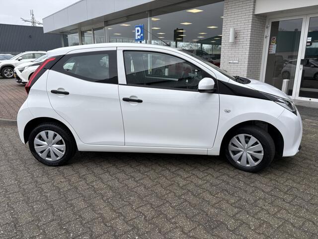 Toyota AYGO 1.0 VVT-i x-fun | Airco | DAB | Bluetooth | El. Raambediening |
