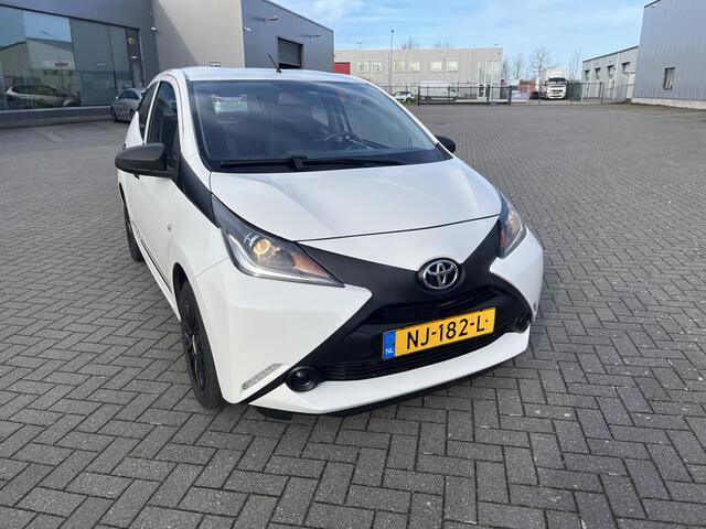 Toyota AYGO 1.0 VVT-i x-now