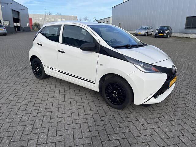 Toyota AYGO 1.0 VVT-i x-now