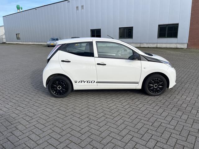 Toyota AYGO 1.0 VVT-i x-now