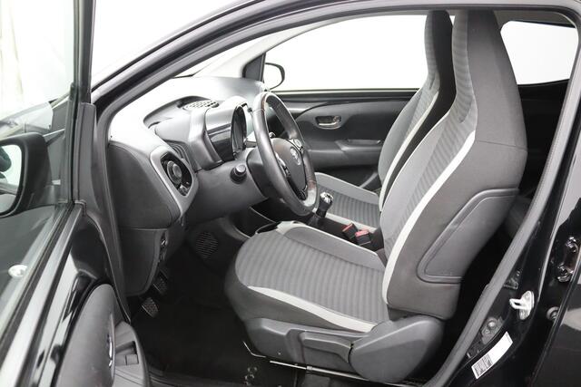 Toyota AYGO 1.0 VVT-i x-joy | Automatische Airco | Privacy Glas | Led Verlichting | Lichtmetalen Velgen |
