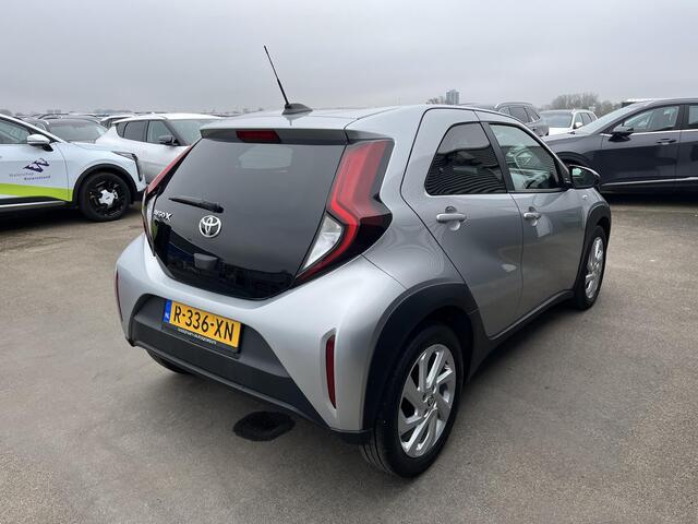 Toyota AYGO X 1.0 VVT-i MT first Nieuw geleverd en dealeronderhouden, 1 eign. Apple Carplay en/of Android auto navigatie, LMV, Privacy glass, Climate control