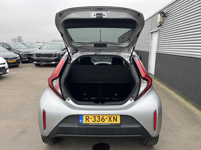 Toyota AYGO X 1.0 VVT-i MT first Nieuw geleverd en dealeronderhouden, 1 eign. Apple Carplay en/of Android auto navigatie, LMV, Privacy glass, Climate control