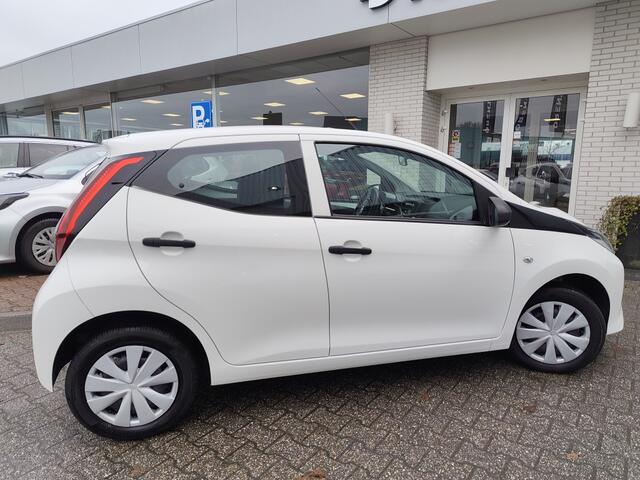 Toyota AYGO 1.0 VVT-i x-fun | Airco | DAB | Bluetooth | El. Raambediening |