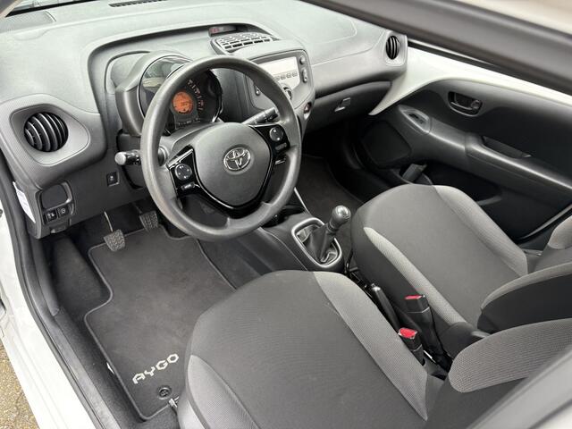 Toyota AYGO 1.0 VVT-i x-fun | Airco | DAB | Bluetooth | El. Raambediening |