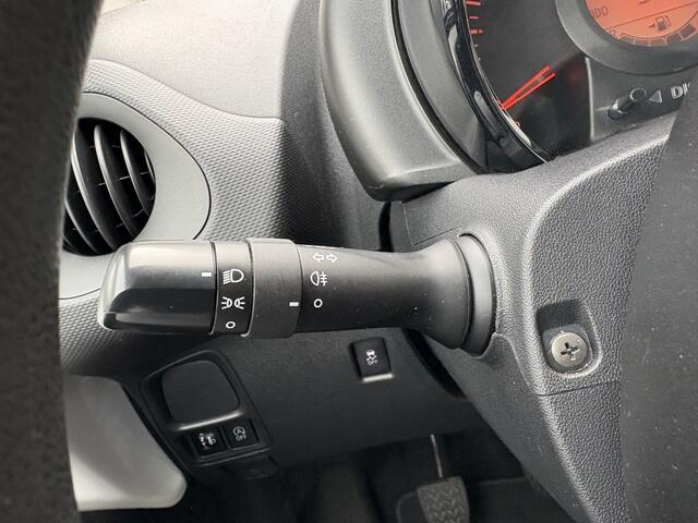 Toyota AYGO 1.0 VVT-i x-fun | Airco | DAB | Bluetooth | El. Raambediening |