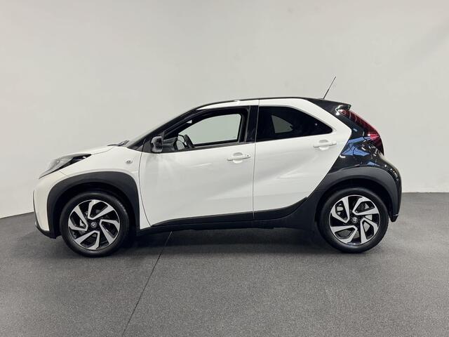 Toyota AYGO X 1.0 VVT-i Automaat Pulse Navigatie Apple Carplay/Android Auto Camera 17" Lichtmetalen Velgen Climate Control Adaptive Cruise Control Two Tone