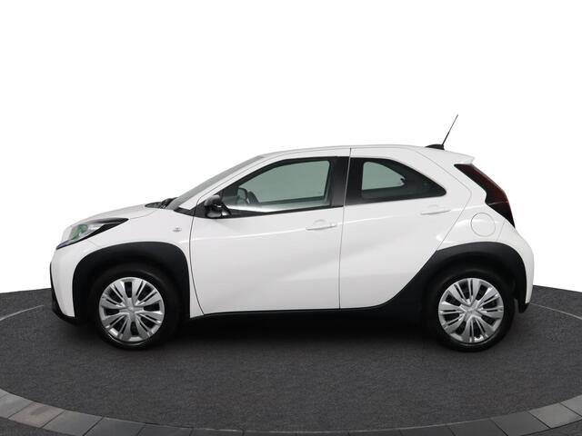 Toyota AYGO X 1.0 VVT-i MT Play | Apple carplay & Android auto | Parkeer camera | Cruise control |