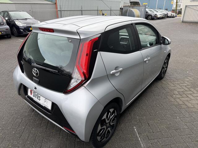 Toyota AYGO 1.0 VVT-i x-play (Camera- Navigatie via APP - Airco - Lichtmetalen velgen - Apple Carplay)
