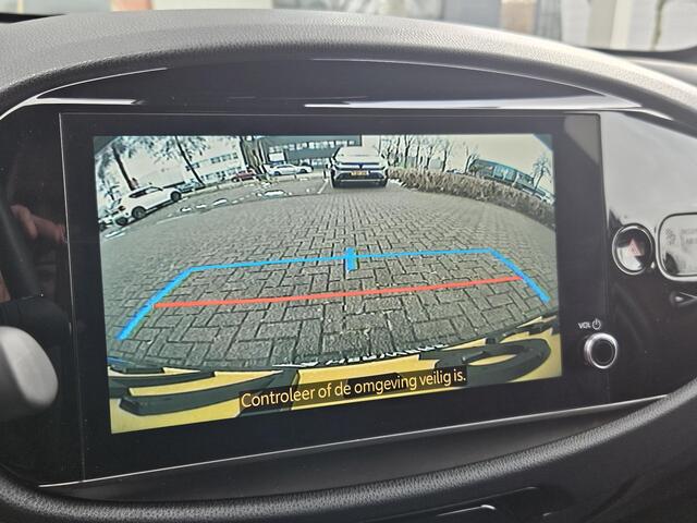 Toyota AYGO X 1.0 Premium Automaat / JBL Audio / Adaptief Cruise Control / Stoelverwarming / Apple Carplay & Android Auto / Achteruitrijcamera / 18" Lichtmetalen Velgen / Navigatie / Airco /