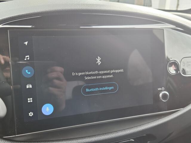 Toyota AYGO X 1.0 Premium Automaat / JBL Audio / Adaptief Cruise Control / Stoelverwarming / Apple Carplay & Android Auto / Achteruitrijcamera / 18" Lichtmetalen Velgen / Navigatie / Airco /