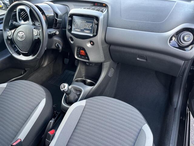 Toyota AYGO 1.0 VVT-i x-joy | Carplay | Licht metalen velgen | Automatische airco | Parkeercamera |