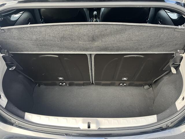 Toyota AYGO 1.0 VVT-i x-joy Nieuw geleverd incl: Climate control, Parkeerhulp camera, Navigatie, LM velgen, Metallic lak,