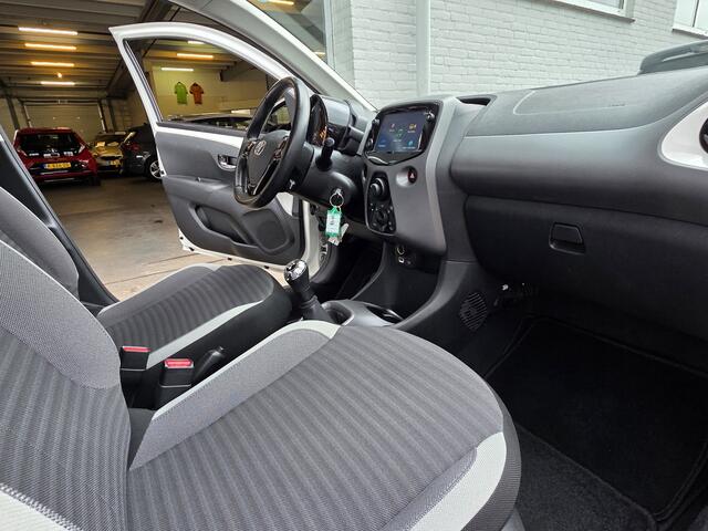 Toyota AYGO 1.0 VVT-i x-play, Camera, Carplay! 31-12-2020! Zondag OPEN!