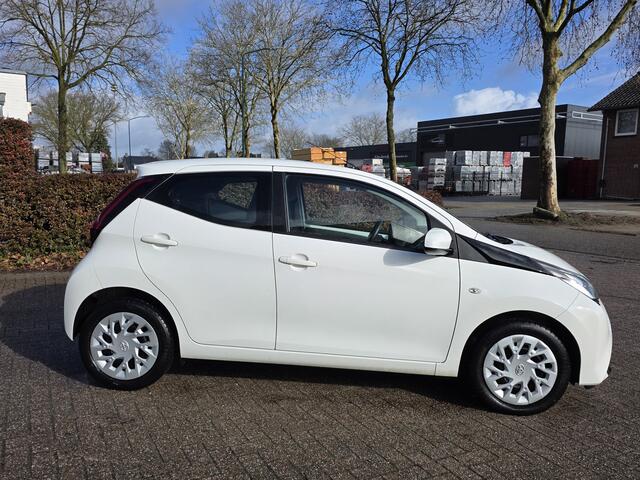 Toyota AYGO 1.0 VVT-i x-play, Camera, Carplay! 31-12-2020! Zondag OPEN!