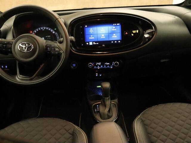 Toyota AYGO X 1.0 VVT-i S-CVT Premium - ORIGINEEL NEDERLANDSE AUTO - PARKEERSENSOREN VOOR EN ACHTER - DRAADLOZE TELEFOON LADER - KEYLESS ENTRY & START - DRAADLOZE APPLE CARPLAY/ANDROID AUTO - STOELVERWARMING