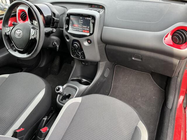 Toyota AYGO 1.0 VVT-i x-play | X-shift automaat | Carplay | Airco | Licht metalen velgen |