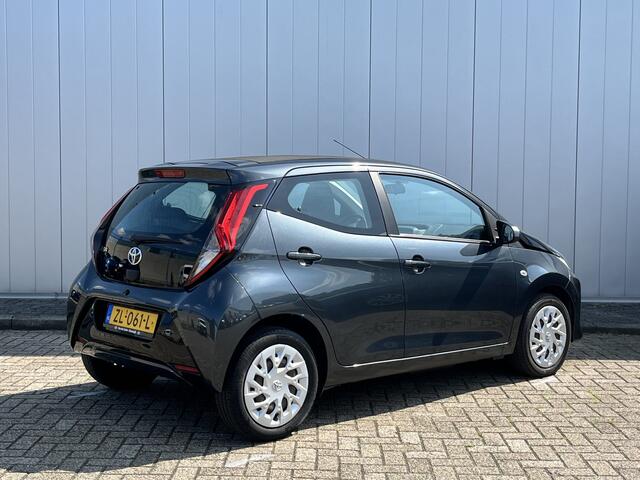 Toyota AYGO 1.0 VVT-i X-Play Cabrio NL Auto Dealer onderhouden Camera