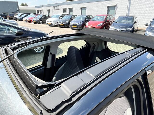 Toyota AYGO 1.0 VVT-i X-Play Cabrio NL Auto Dealer onderhouden Camera