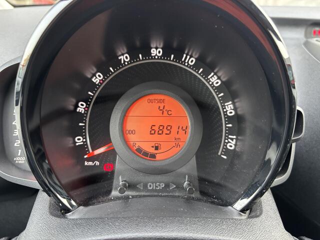 Toyota AYGO 1.0 VVT-i x-play | Cabrio dak | Achteruitrijcamera | Airco | Elektrische ramen | centrale deur vergrendeling | 1e eigenaar