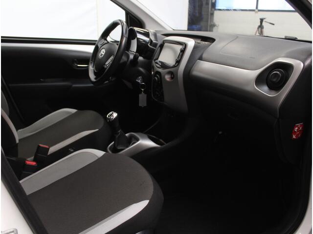 Toyota AYGO 1.0 VVT-i x-play NAVI | AIRCO | CAMERA | ELRM | CV | LED | ISOFIX