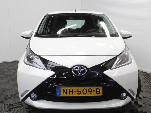 Toyota AYGO 1.0 VVT-i x-play NAVI | AIRCO | CAMERA | ELRM | CV | LED | ISOFIX