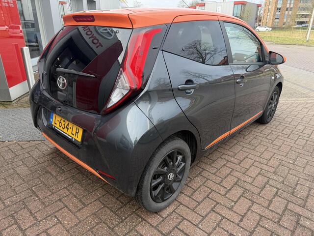 Toyota AYGO 1.0 VVT-i x-JBL | 1e eigenaar | Carplay | Climate Control