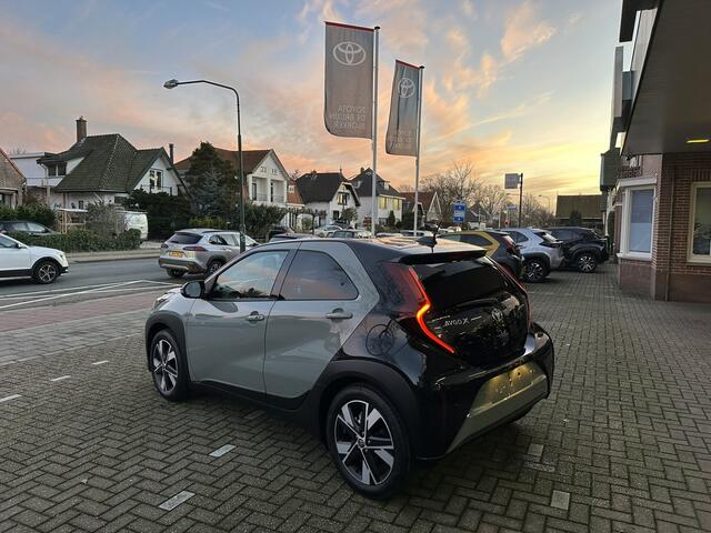 Toyota AYGO X Hybrid 115 pulse Automaat + Easy Pack parkeersensoren voor en achter / smartkey / Apple Carplay / Android Auto / parkeercamera / Toyota 10 jaar garantie / Toyota Pechulppas / rijklaarprijs