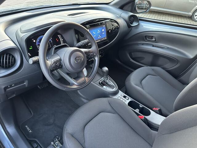 Toyota AYGO X Hybrid 115 play