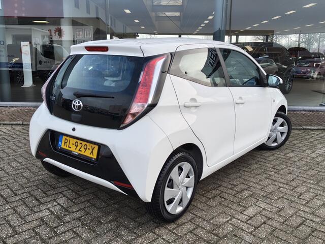 Toyota AYGO 1.0 VVT-i x-play | Airco | Toerenteller | Achteruitrijcamera