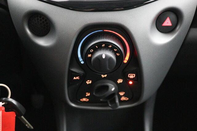 Toyota AYGO 1.0 VVT-i x-play | Airco | Parkeercamera | Apple carplay - Android auto |